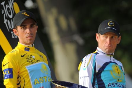 Contador como ganador del tour 2009, con Armstrong, tercero, al lado