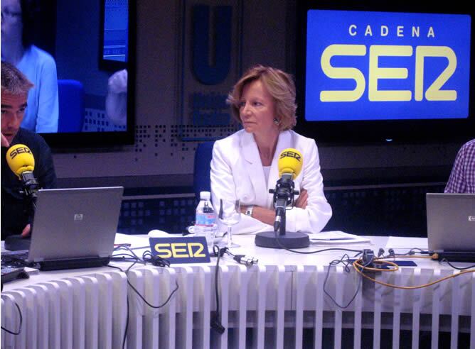 Elena Salgado en los estudios de &#039;Hoy por Hoy&#039;