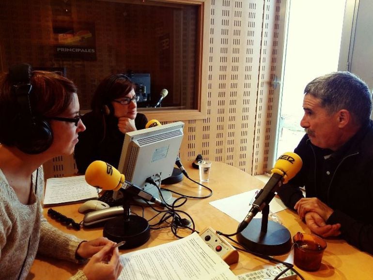 Luis Andrés Orive en los estudios de Ser Vitoria 