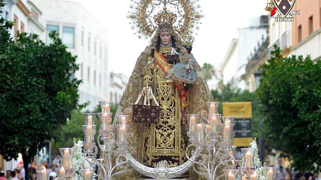 Nuestra Señora del Carmen Coronada