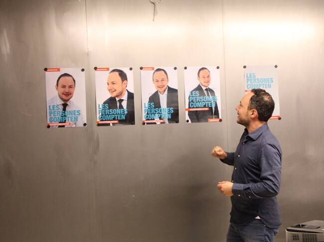 El candidat a cap de Govern de DA, Xavier Espot, presentant el lema de campanya del partit en la primera reunió de candidats.