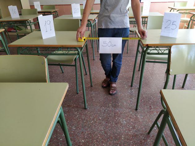 distancia entre pupitres en el Brianda de Mendoza (GU)
