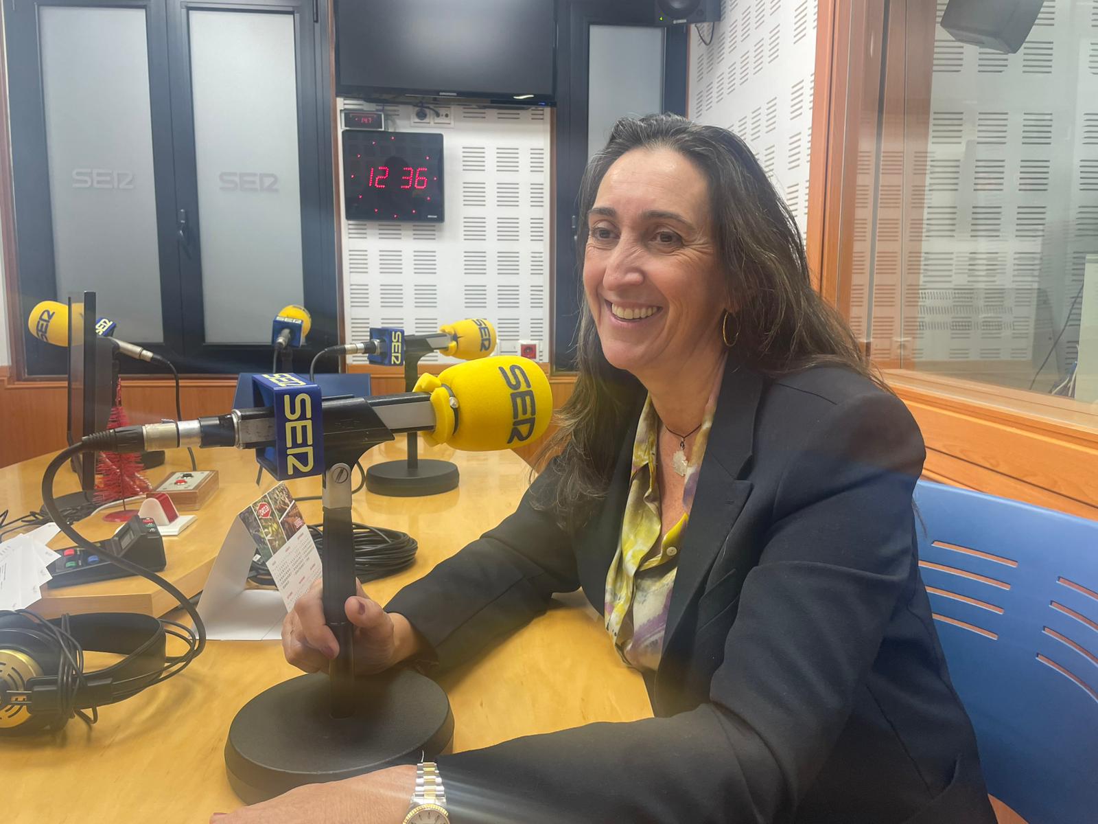 Paula Badanelli en el estudio de Radio Córdoba