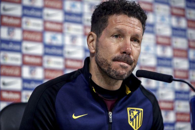 El entrenador del Atlético de Madrid, Diego Pablo Simeone, durante la rueda de prensa ofrecida tras el entrenamiento de hoy.