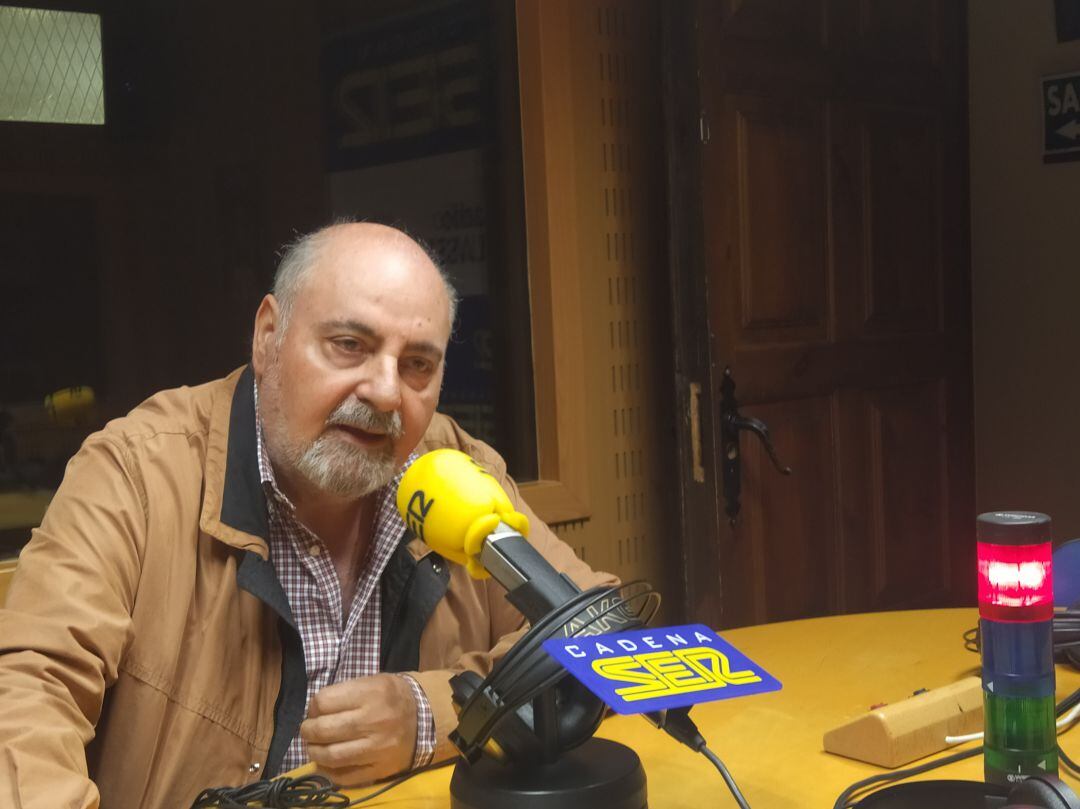 Fernando Flores del Manzano en una de las entrevistas en SER Norte de Extremadura