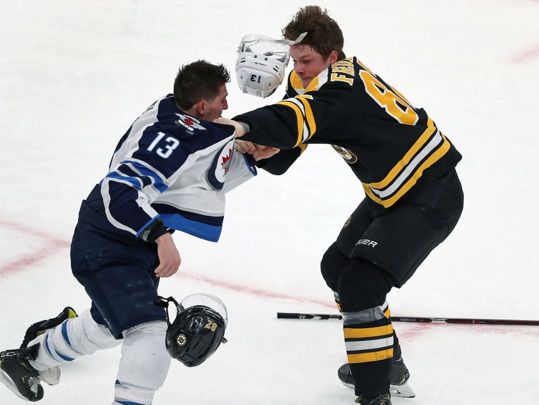 La pelea Frederic durante el partido. 