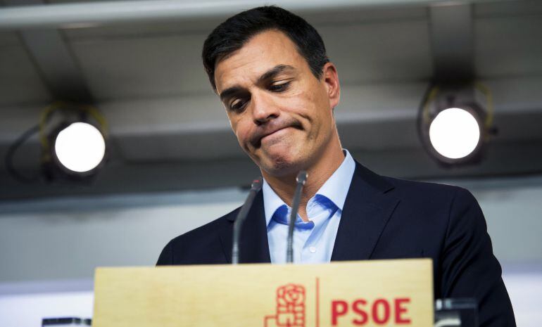 El líder del PSOE, Pedro Sánchez, durante una comparecencia ante los medios en la sede de la madrileña calle de Ferraz