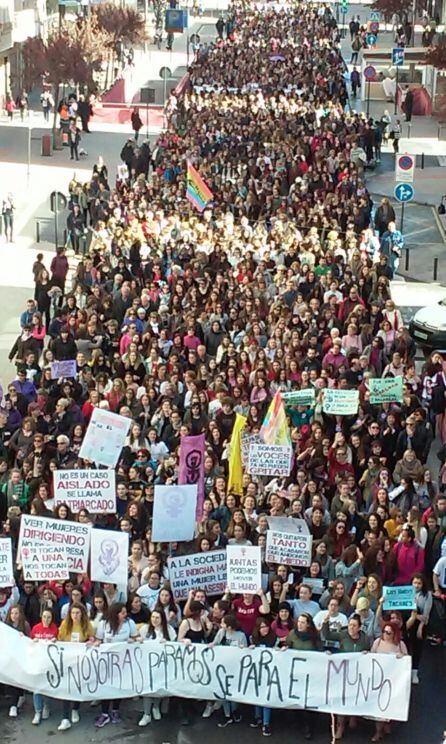 Manifestación a su paso por la Gran Avenida de Elda