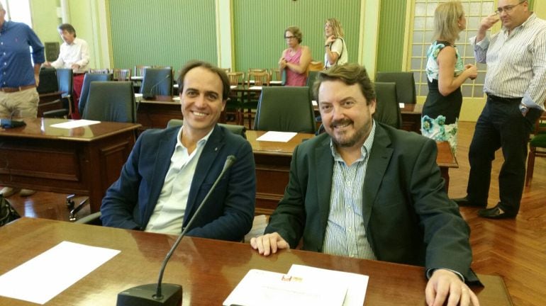 Los diputados autonómicos del PP, Alvaro Gijón (izquierda) y Antoni Camps