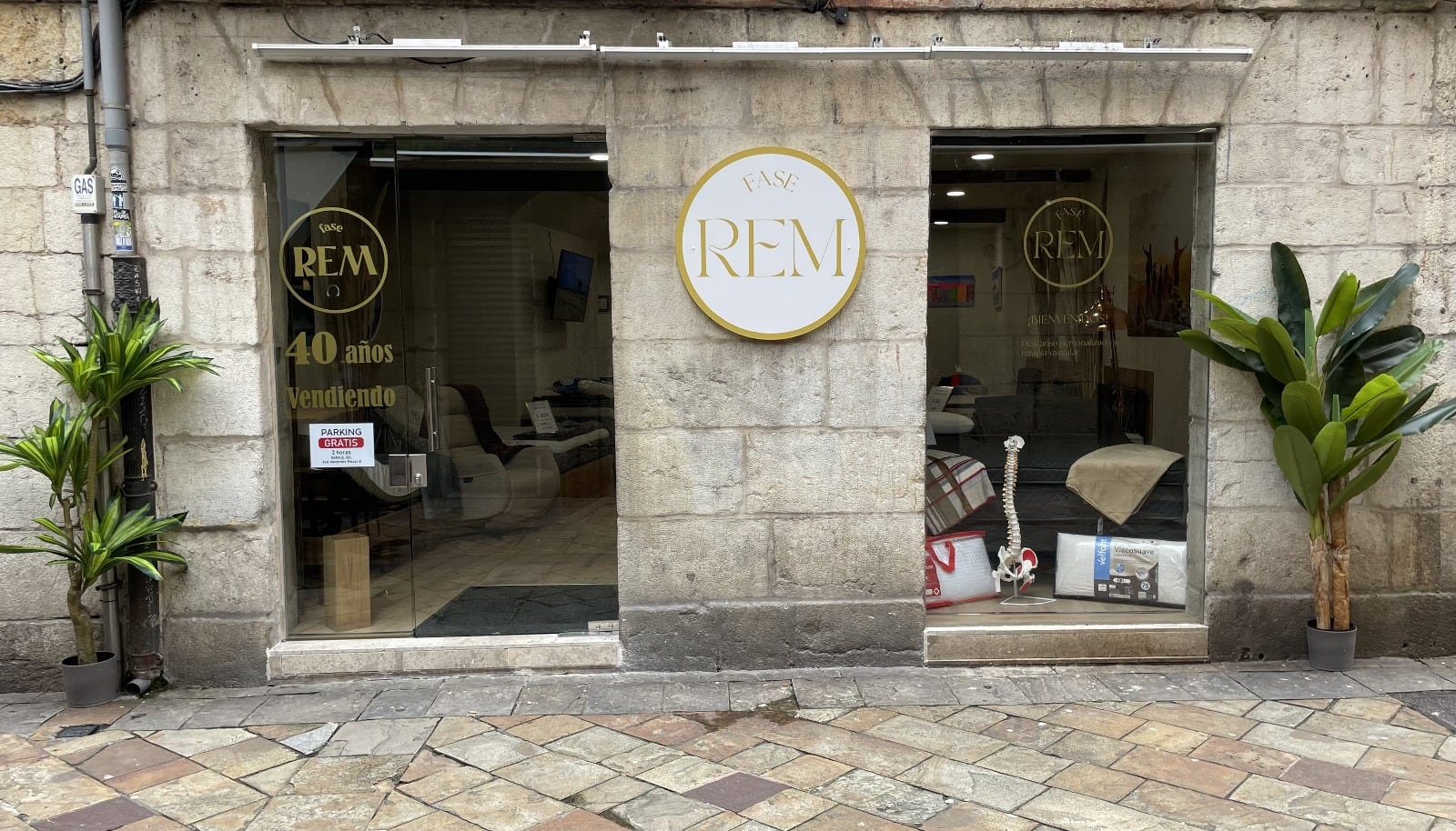 REM Santander tiene su tiene en la céntrica calle Arrabal de la capital de  Cantabria.