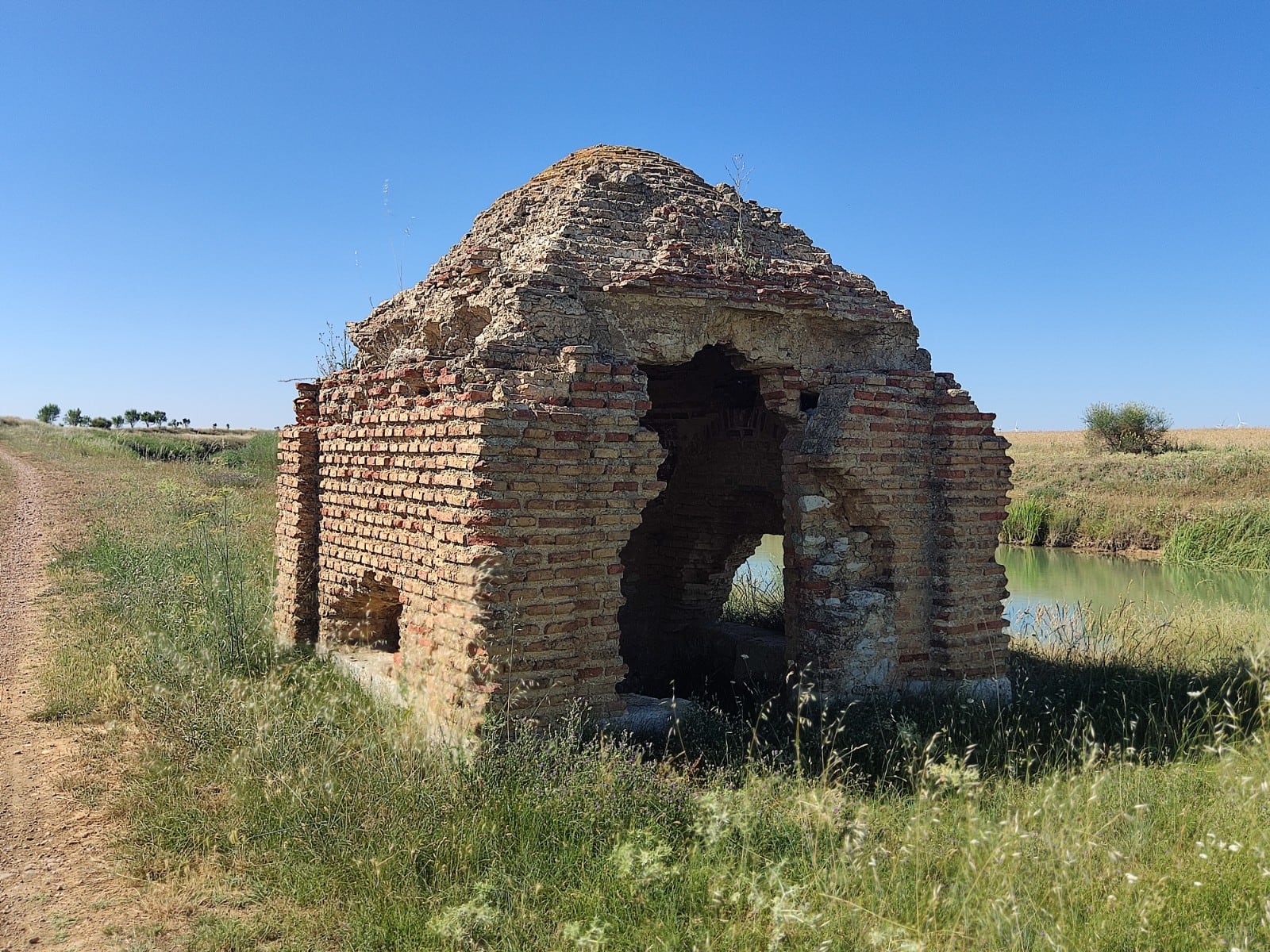 Una de las almenaras de la provincia de Palencia que ha entrado en la Lista Roja del Patrimonio