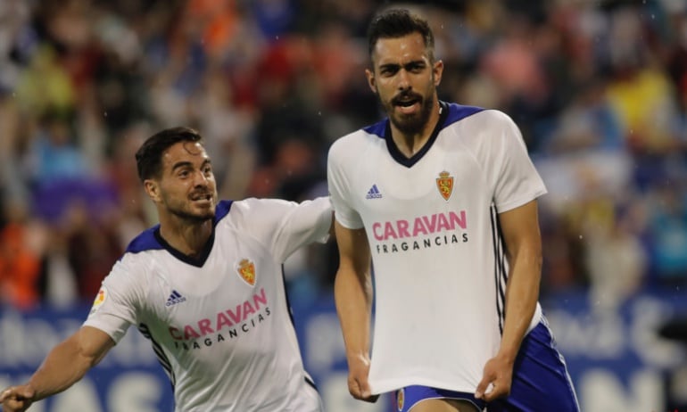 Borja Iglesias se convirtió en el héroe de la noche para meter al Real Zaragoza en la promoción