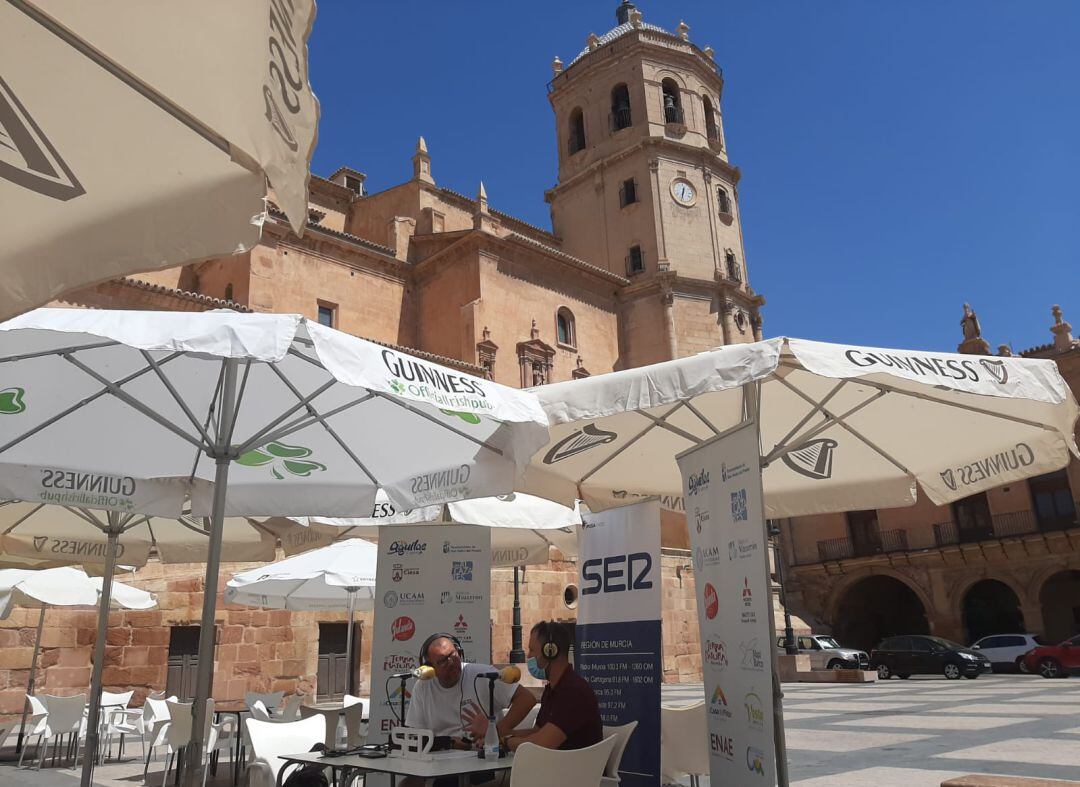 &#039;La radio al sol&#039;, para el programa Hoy por hoy, desde la Plaza de España de Lorca