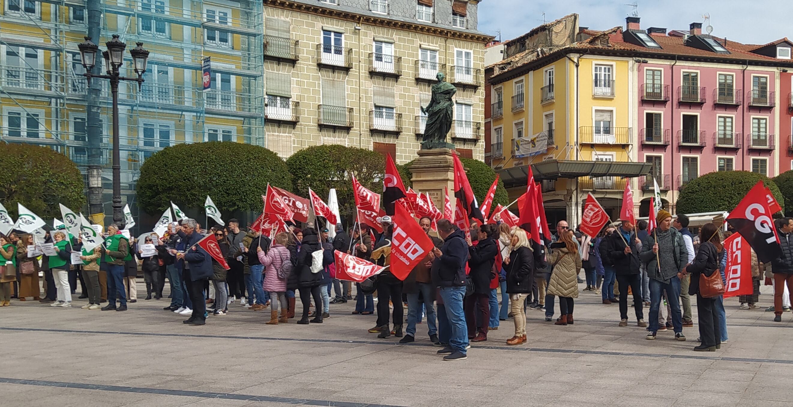 Los empleados municipales exigen voluntad de diálogo al equipo de gobierno