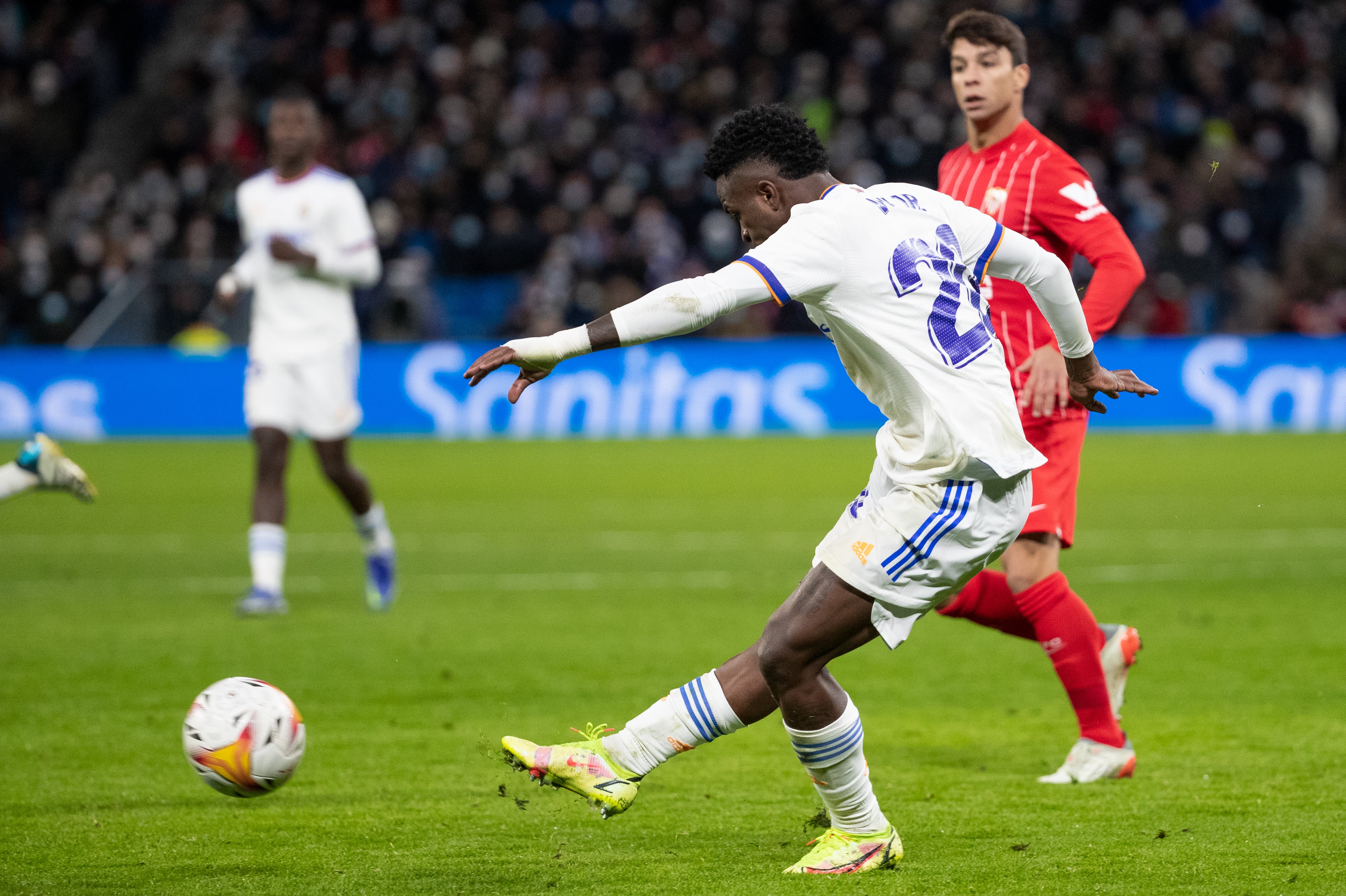 Vinicius Junior durante el partido ante el Sevilla en el Santiago Bernabéu