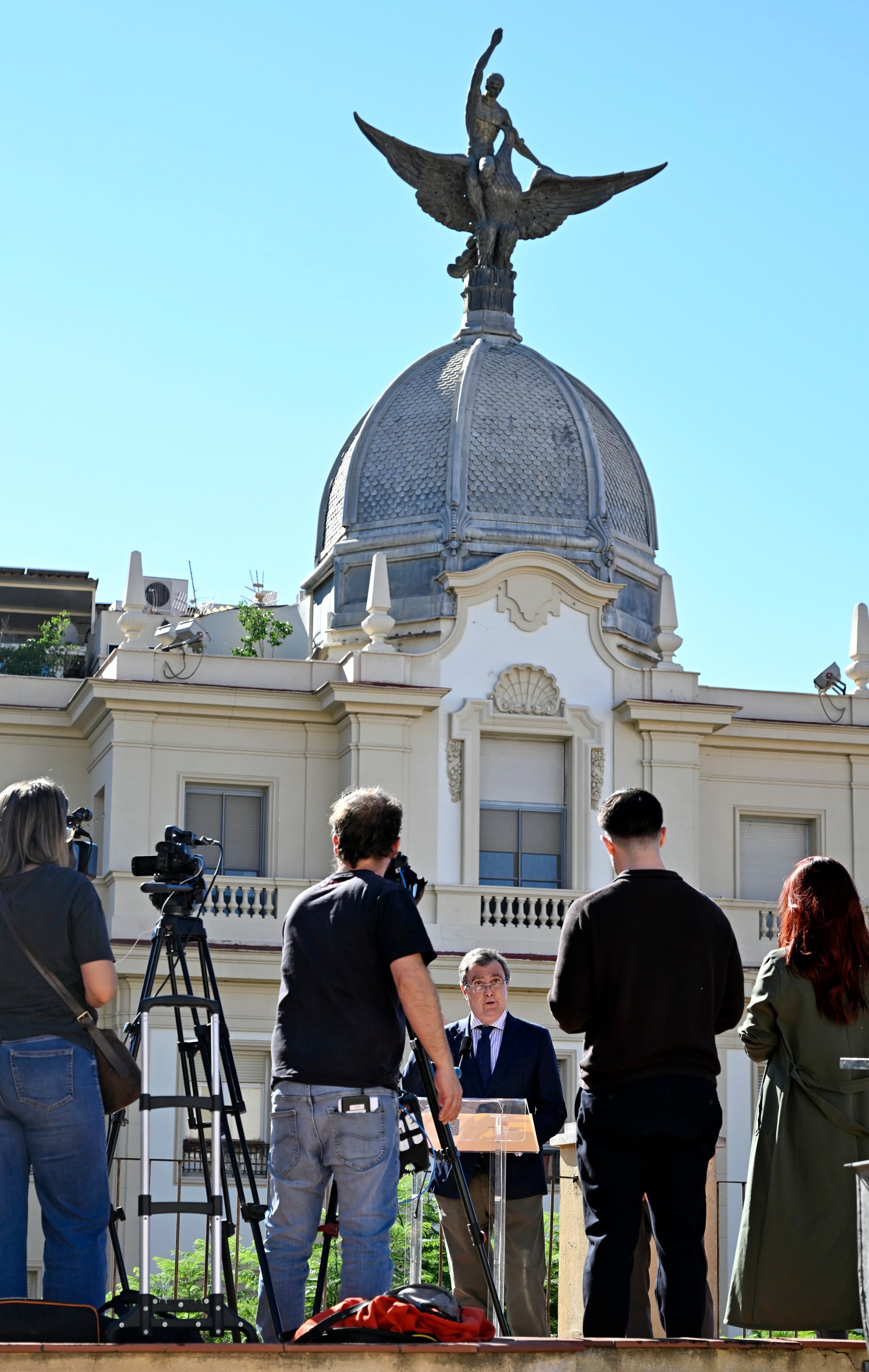El alcalde de Murcia, José Ballesta, comparece ante la prensa para anunciar la ampliación del catálogo de edificios protegidos del centro histórico de la ciudad. Ayto. Murcia