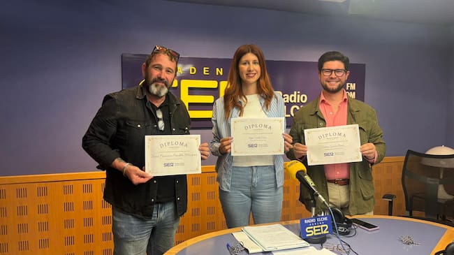 Premios fotos Semana SantaRadio Elche 2026. Juanfran Candela y Cristian García con Jéssica Aniorte