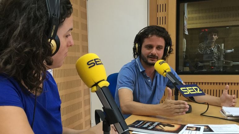 Fernando Espí y Maica Sánchez en un momento de la entrevista.