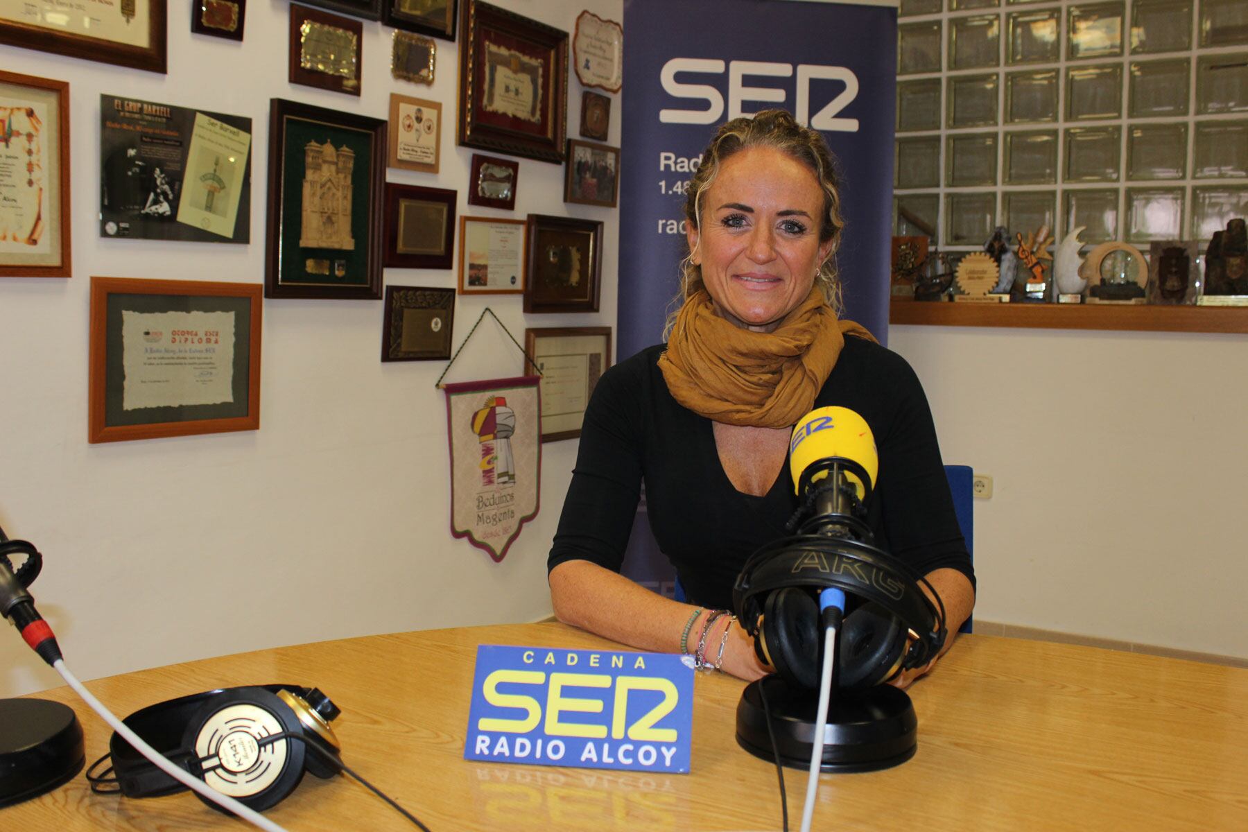 Araceli Gisbert, en el estudio central de Radio Alcoy