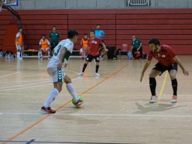 Partido intenso en Elda