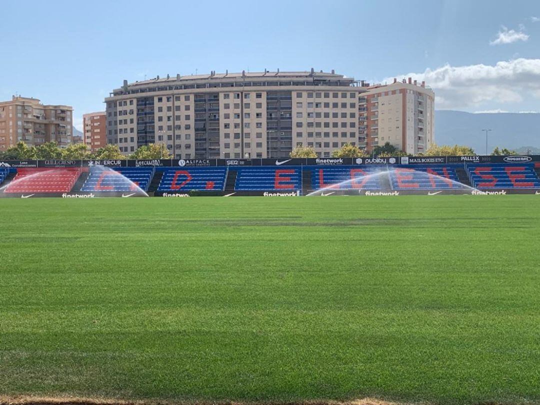 El Eldense pisará el flamante césped natural de su estadio 