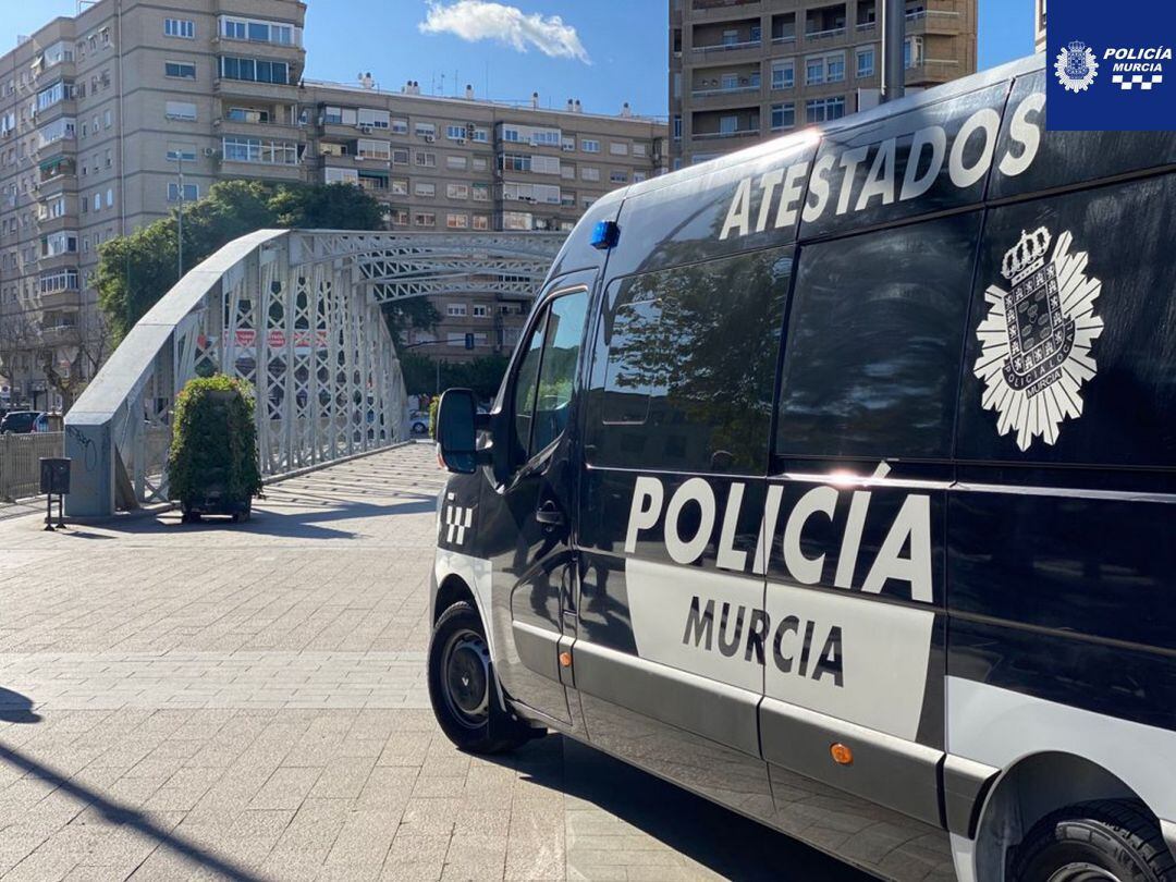 Uno de los controles de alcohol y drogas establecidos por la Policía Local de Murcia este fin de semana