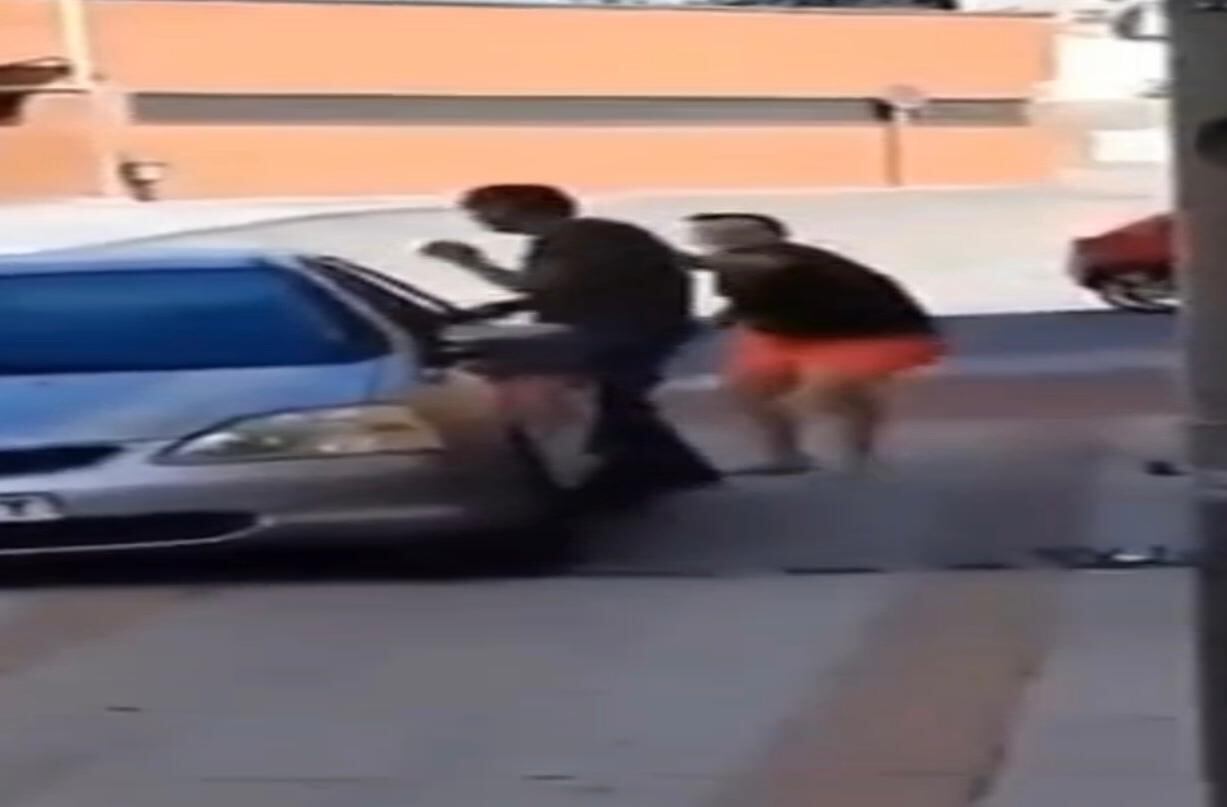 Fotograma del vídeo que recoge la agresión