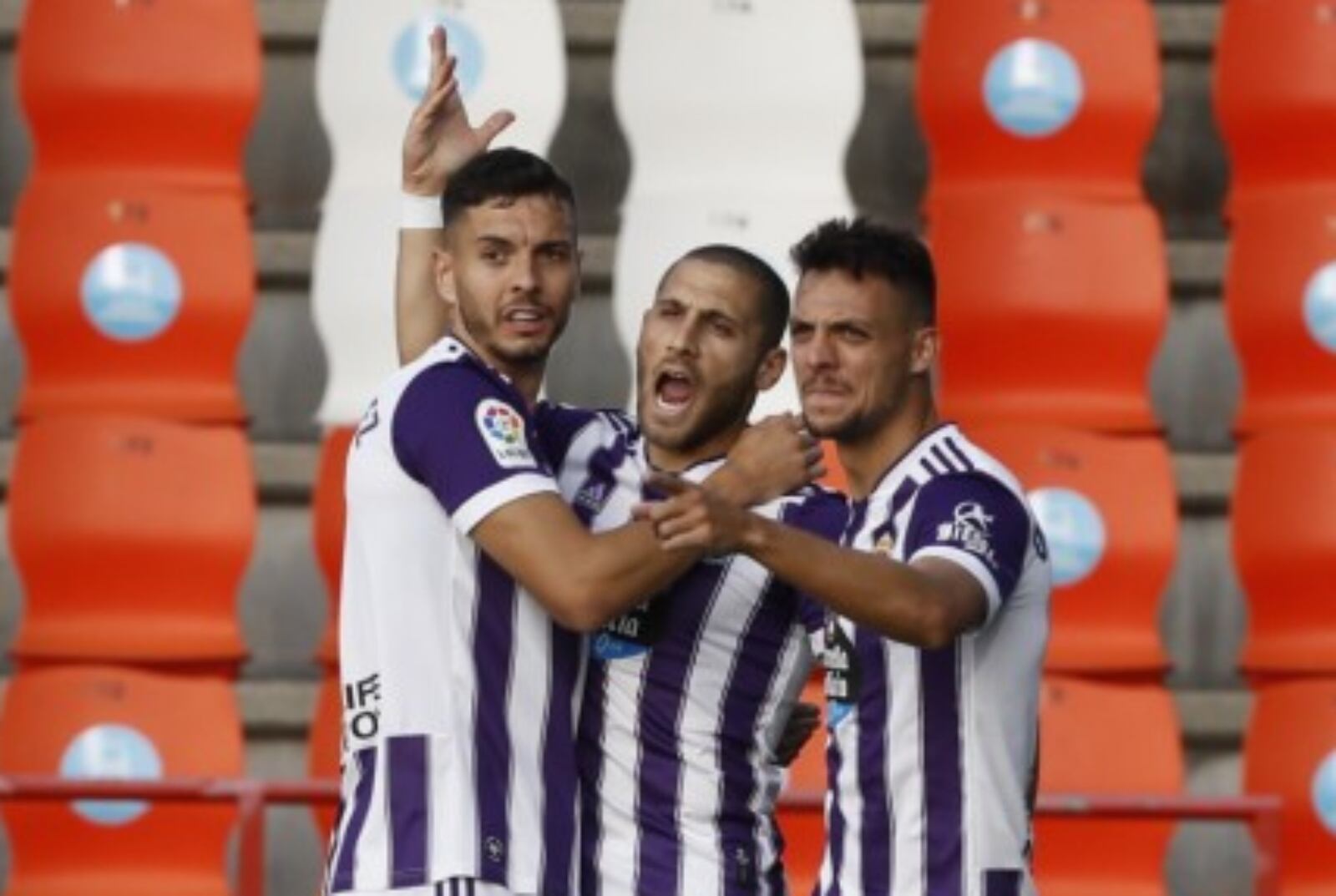 Weissman celebra uno de sus goles junto a Plano y Javi Sánchez/Real Valladolid