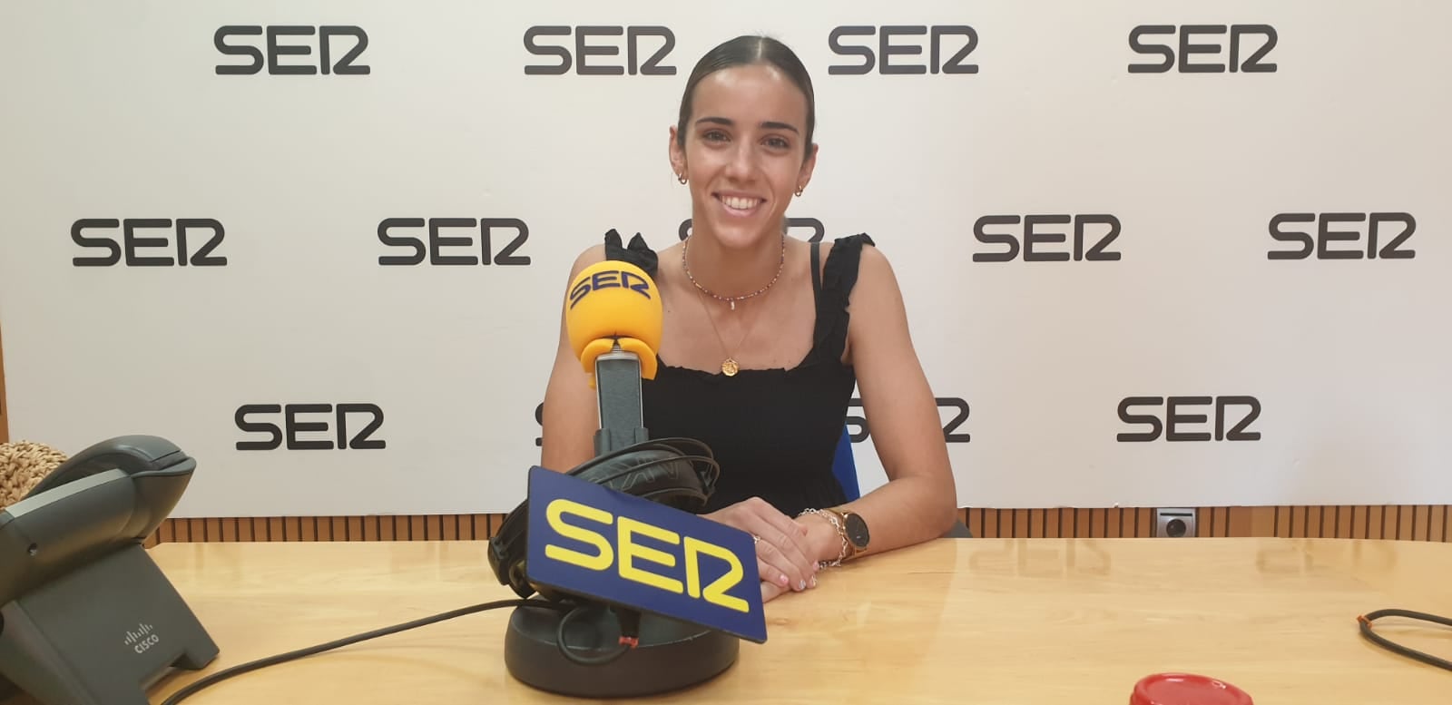 María Planes en los estudios de Radio Murcia Cadena SER