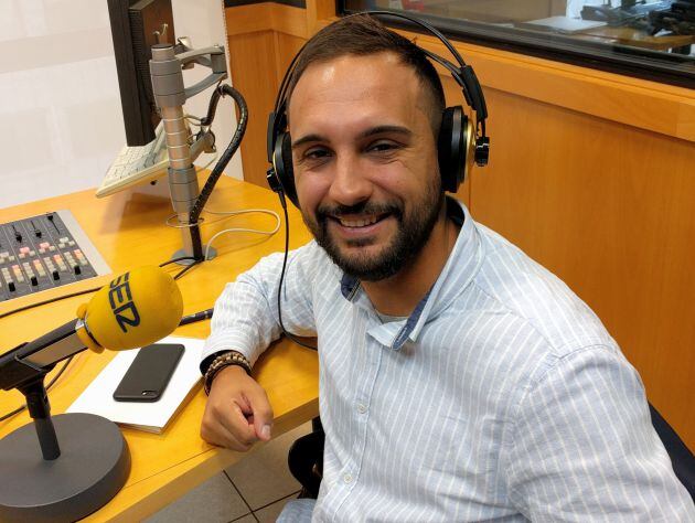 Alejandro Ramón, Concejal Delegado de Cementerios y Servicios Funerarios del Ajuntament de València, en los estudios de Radio Valencia