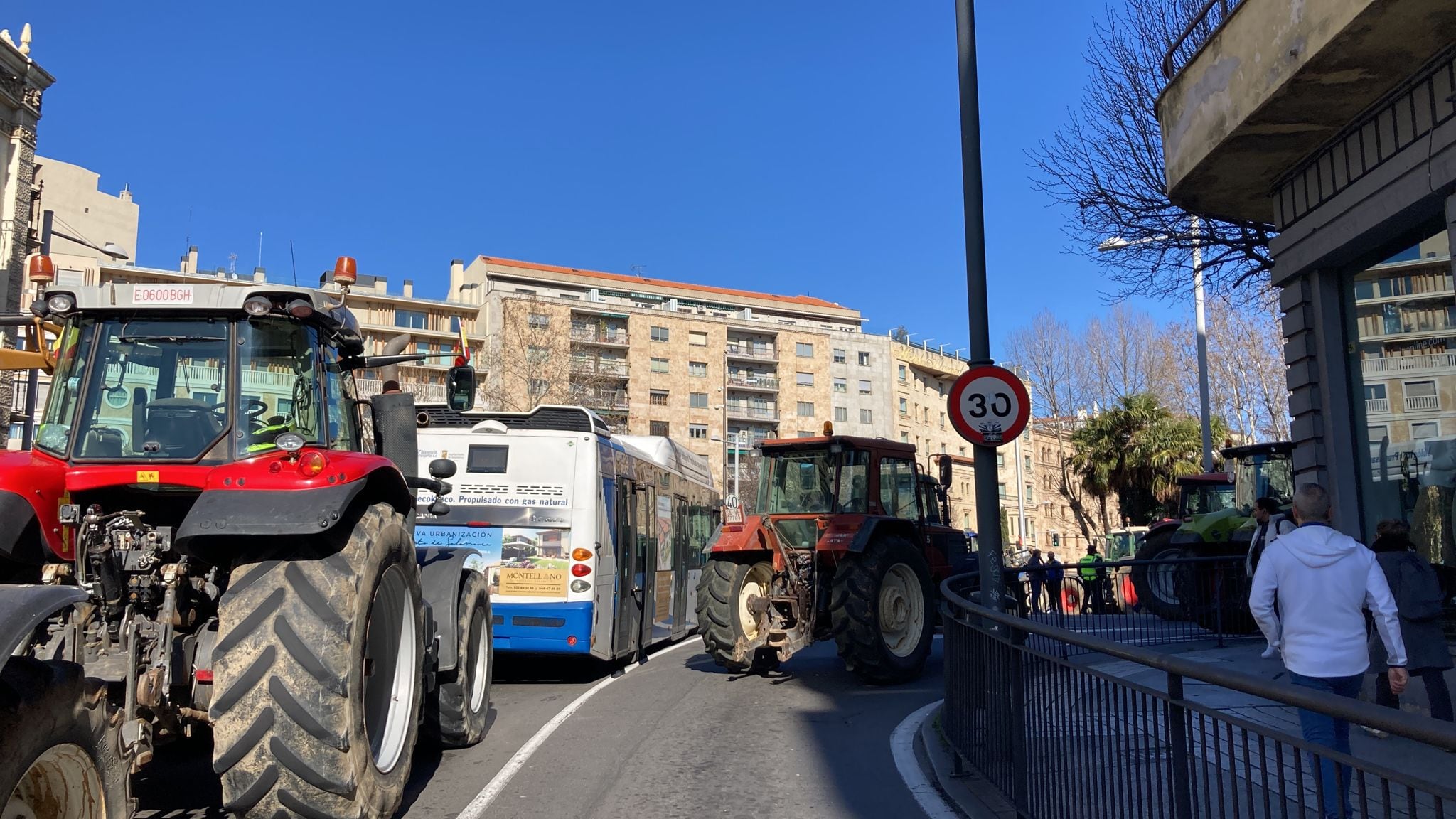 Los agricultores, bloqueando este martes la Plaza de España de Salamanca/Cadena SER