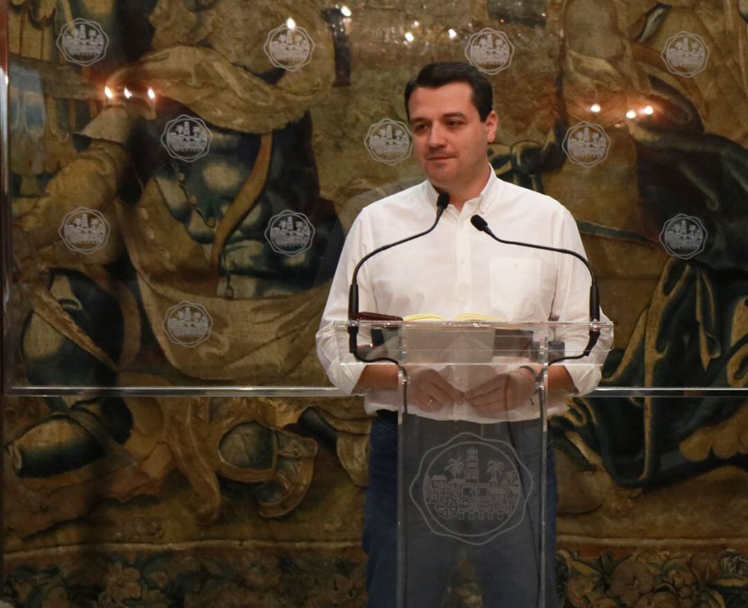 José María Bellido,alcalde de Córdoba, durante una rueda de prensa en el Ayuntamiento de Córdoba. Imagen de archivo