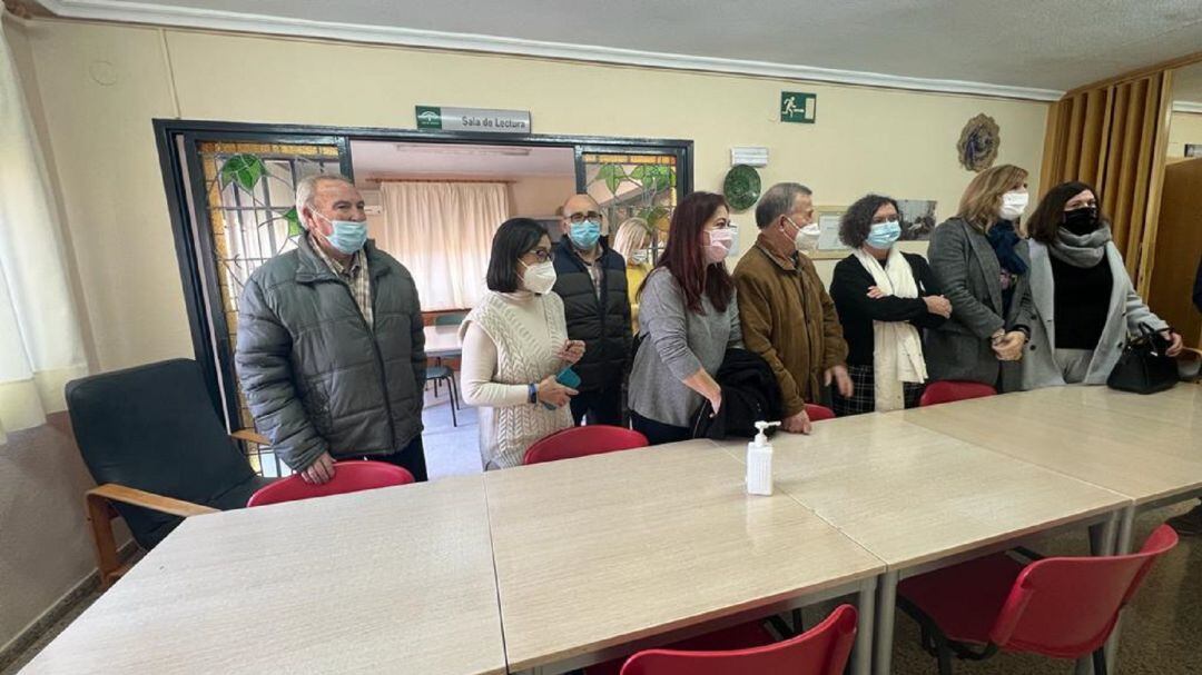 Momento de la visita de la delegada, Encarnación Gutiérrez, segunda por la derecha, acompañada por la alcaldesa, M ª Teresa García