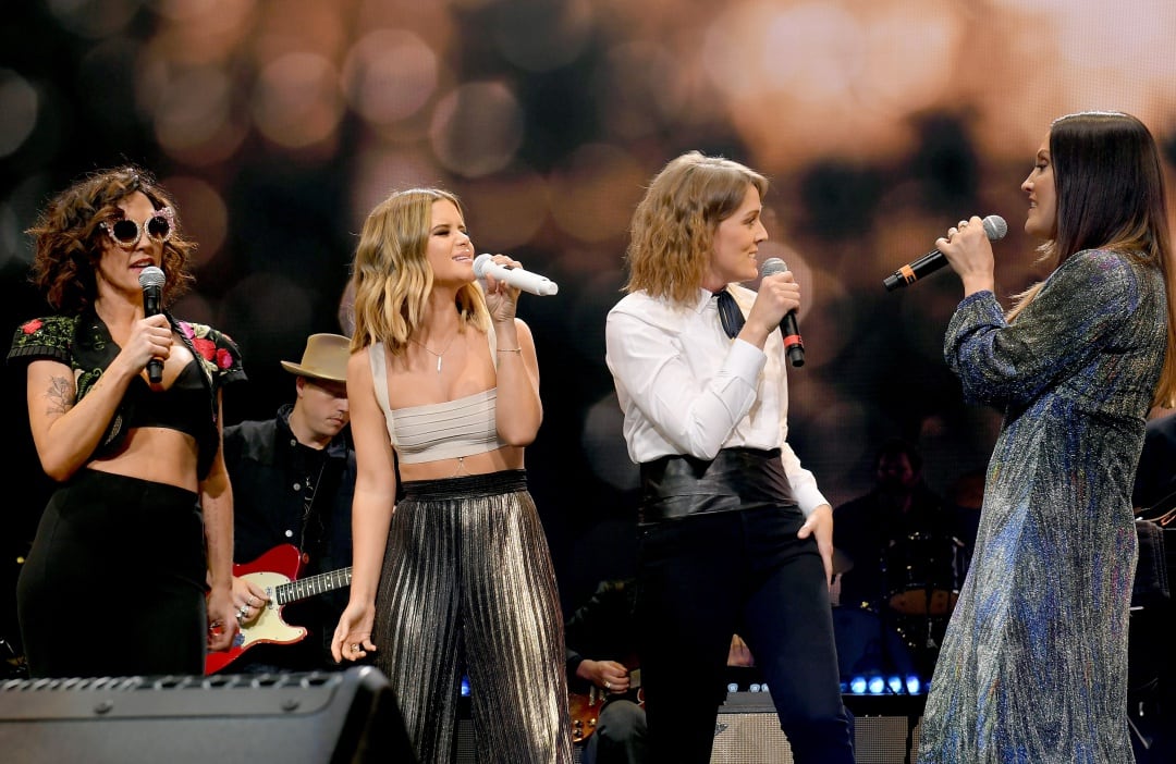 Amanda Shires, Maren Morris, Brandi Carlile y Natalie Hemby of The Highwomen durante su primer concierto en Nashville en abril de 2019