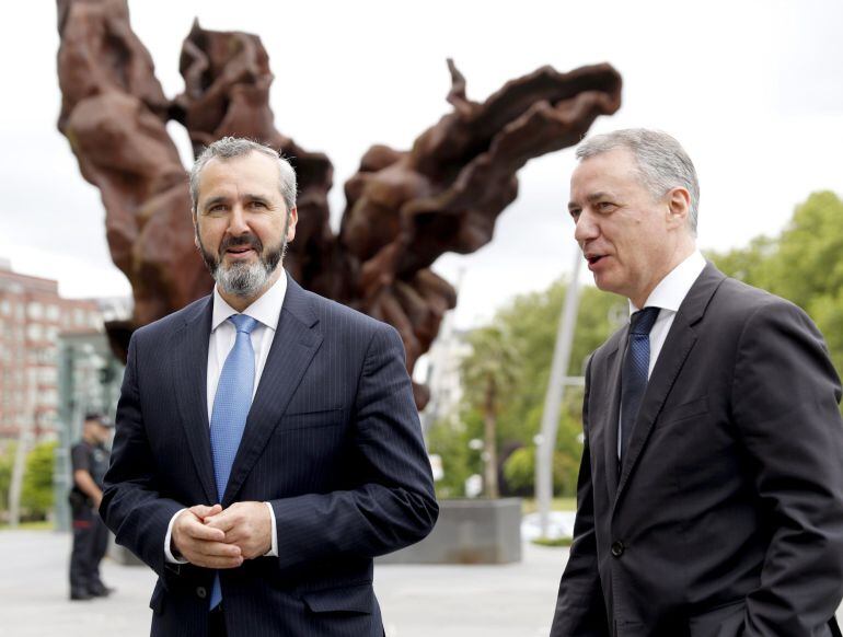 El lehendakari, Iñigo Urkullu, junto al presidente de la Confederación Empresarial de Bizkaia (Cebek), Iñaki Garcinuño