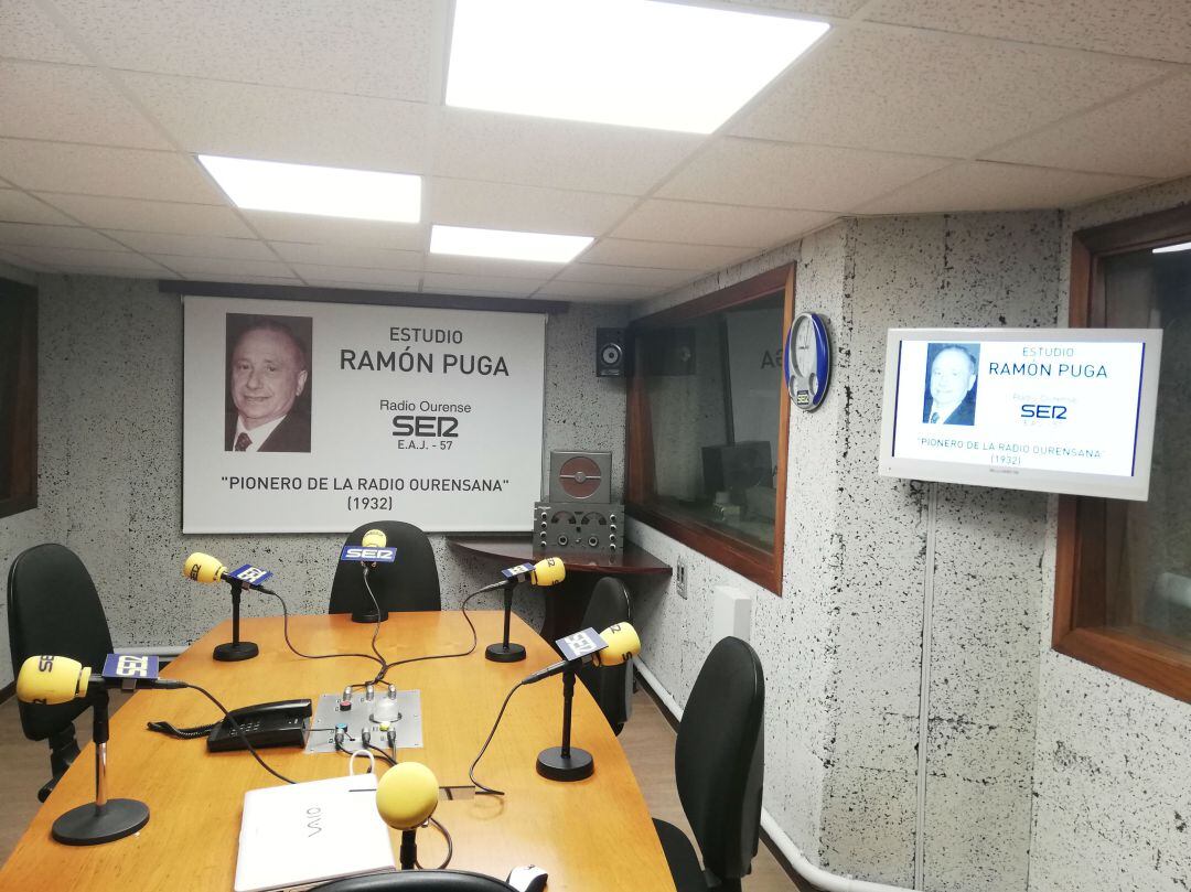 El estudio central de Radio Ourense-Ser, lleva el nombre de su fundador y  pionero de la radio ourensana, Ramón Puga.