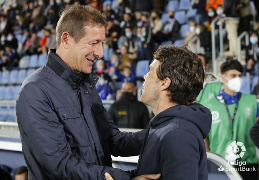 Saludo entre Ramis y Rubi pocos minutos antes de que comenzara el choque