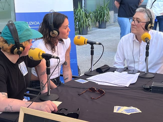 Marina Agoues, exjugadora de la Real Sociedad y Maialen Zelaia, actual punta del conjunto txuriurdin en la tertulia