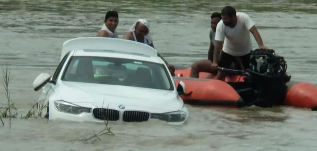 Un joven lanza al río el BMW que le habían regalado sus padres porque prefería un Jaguar