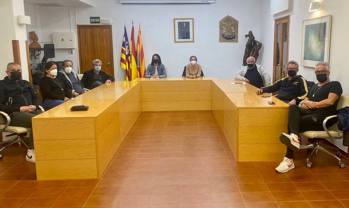 Reunión entre la presidenta y la asociación de concesionarios de playas de Formentera (Consell)