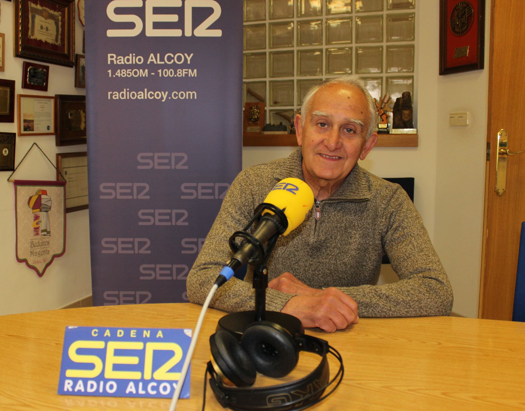 Emili Blanes, en l&#039;estudi central de Radio Alcoy
