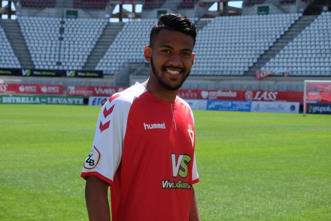 Henrique ya viste la camiseta del Real Murcia