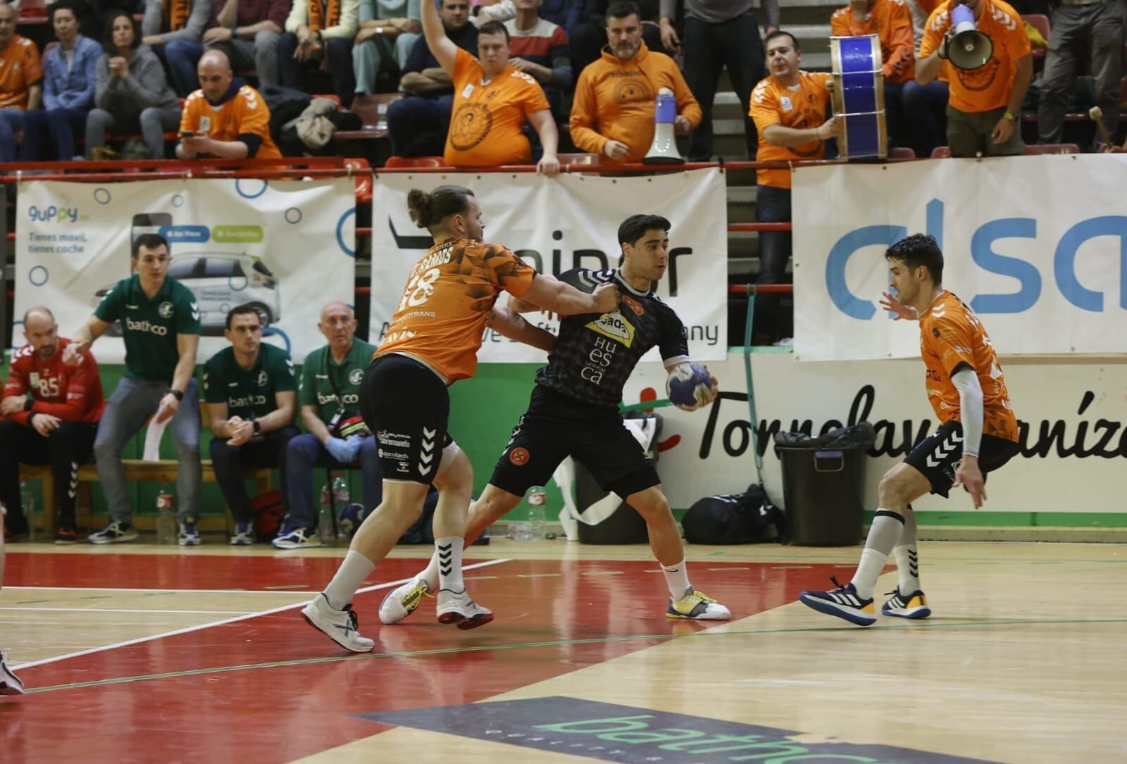 Encuentro jugado entre el Torrelavega y el Bada Huesca.