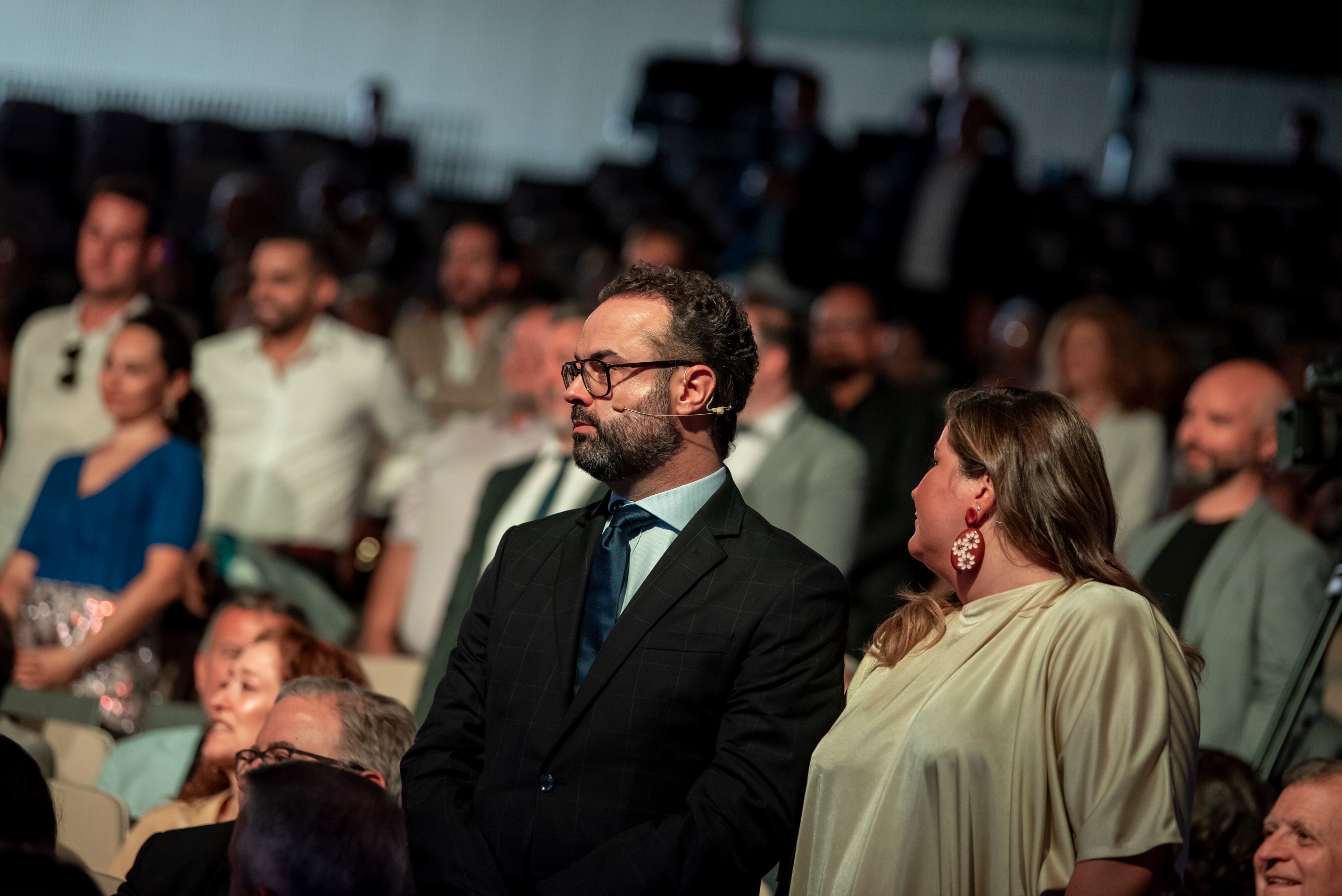 El jefe de ventas de Radio Albacete, José Manuel Hinojosa, y la asesora comercial de Radio Albacete, Paula Molina.