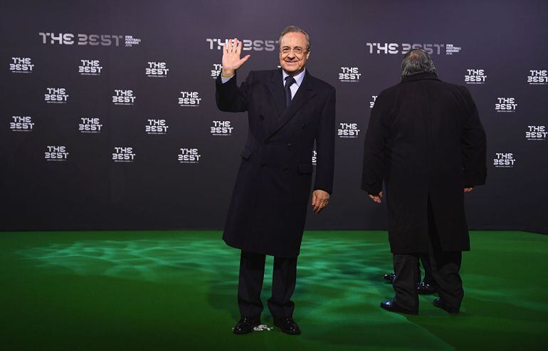 Florentino Pérez en la alfombra verde de los Premios &#039;The Best&#039;.