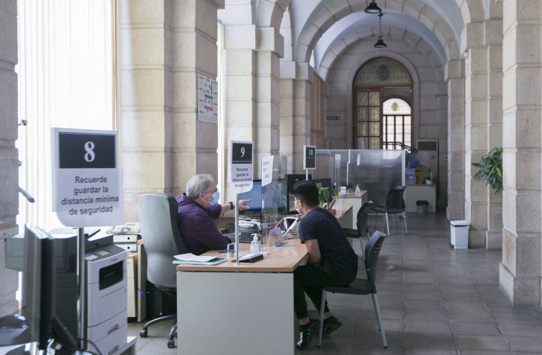 Oficina de atención al público en el Ayuntamiento de Gandia