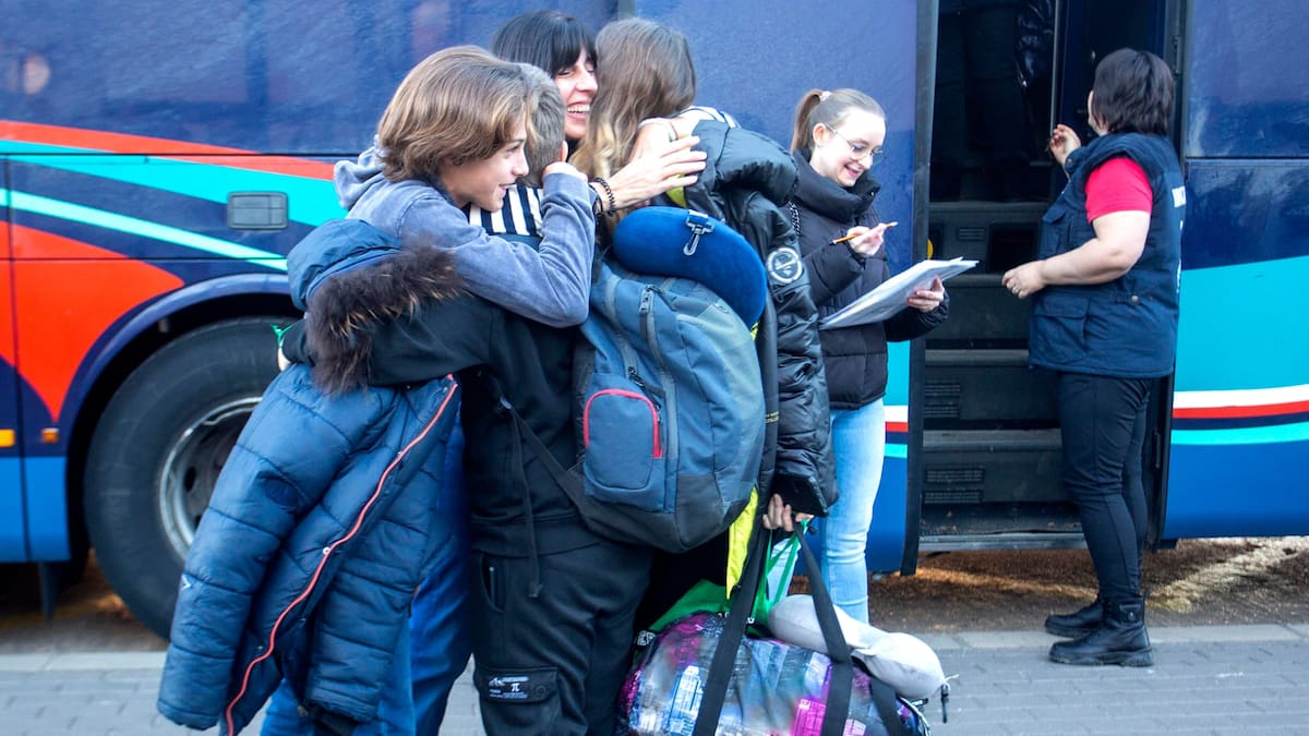 Entrevista en Hora 14 Valencia a Clara Arnal, presidenta de Juntos por la Vida, sobre los 55 menores ucranianos que han pasado la Navidad en la Comunitat Valenciana