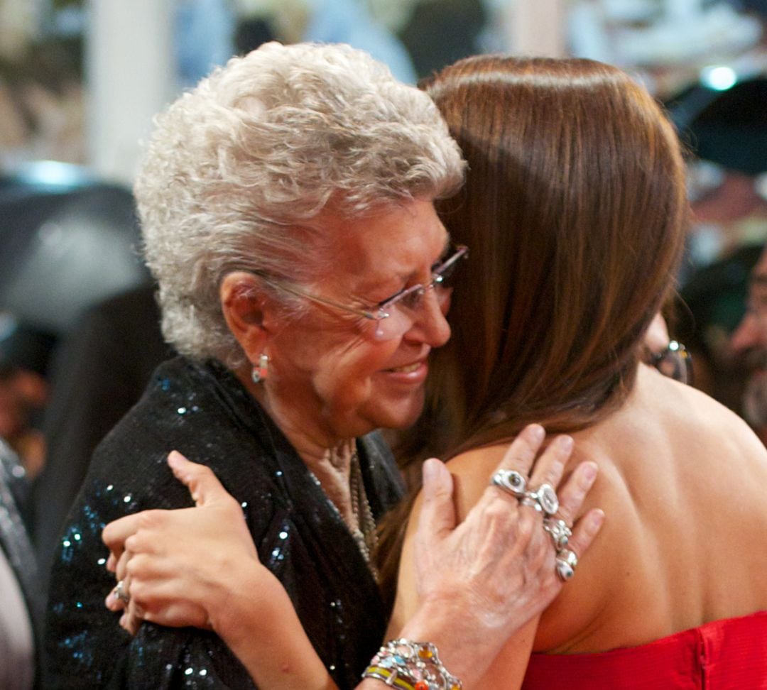 Penélope Cruz sorprende en redes con una conmovedora despedida a su suegra Pilar Bardem.