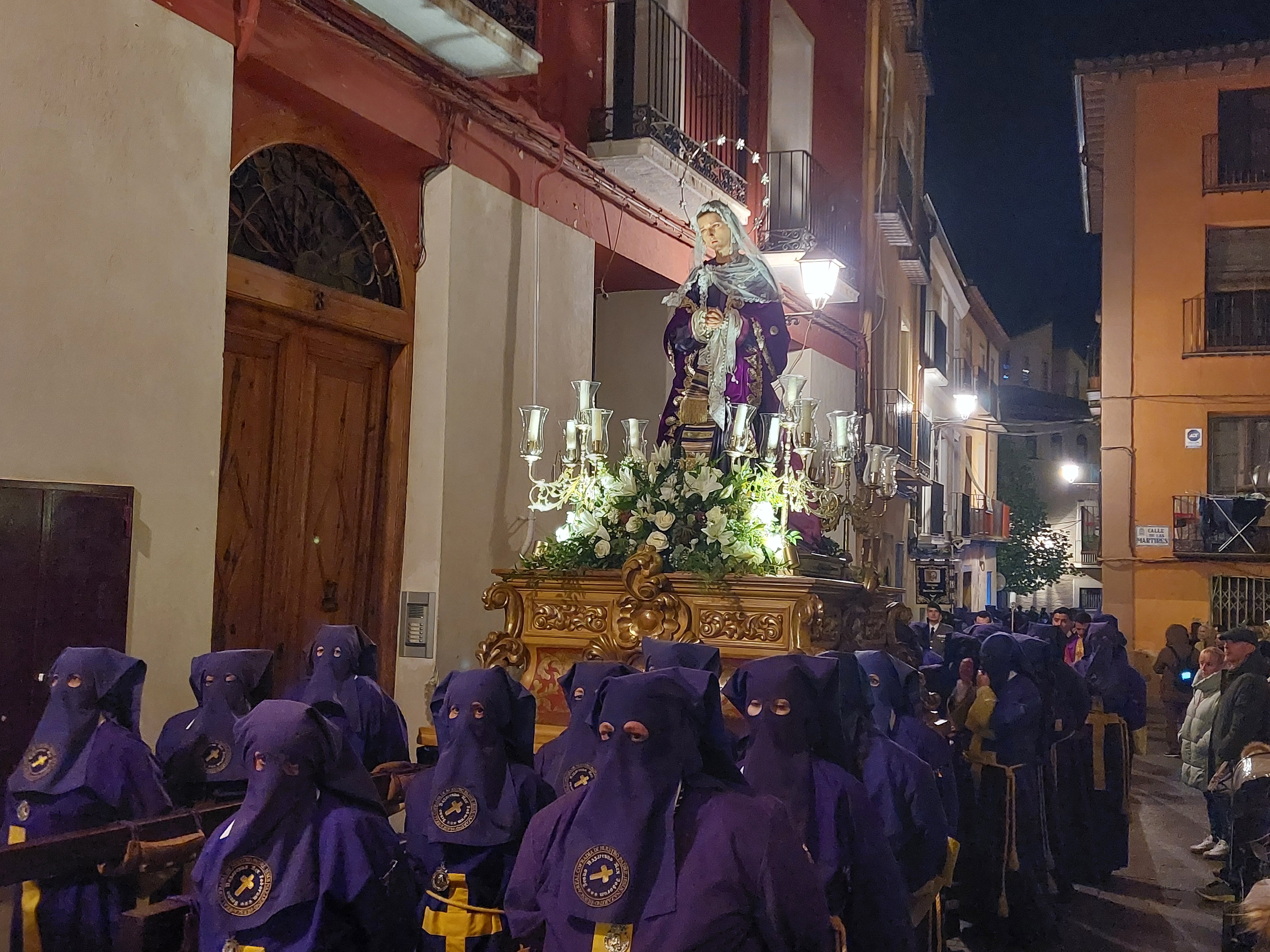 María Santísima de la Salud y de las Lágrimas, pasando por las calles del Casco Antiguo en su procesión con el Nazareno