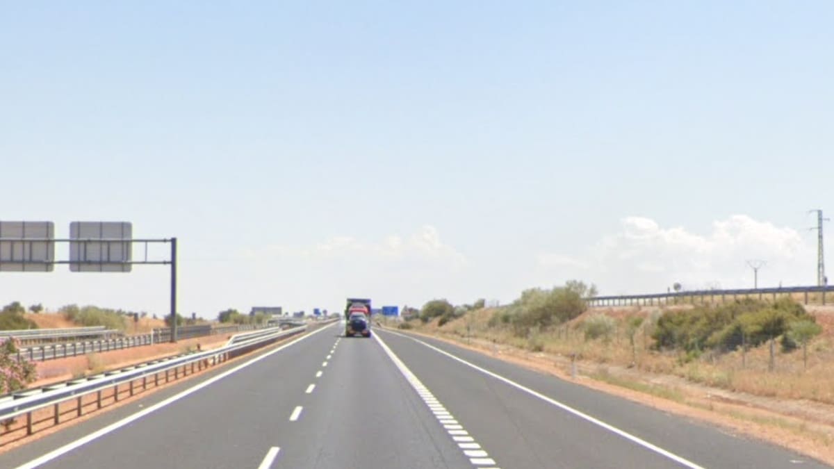 Cinco heridos en la colisión entre un camión y un turismo en Manzanares